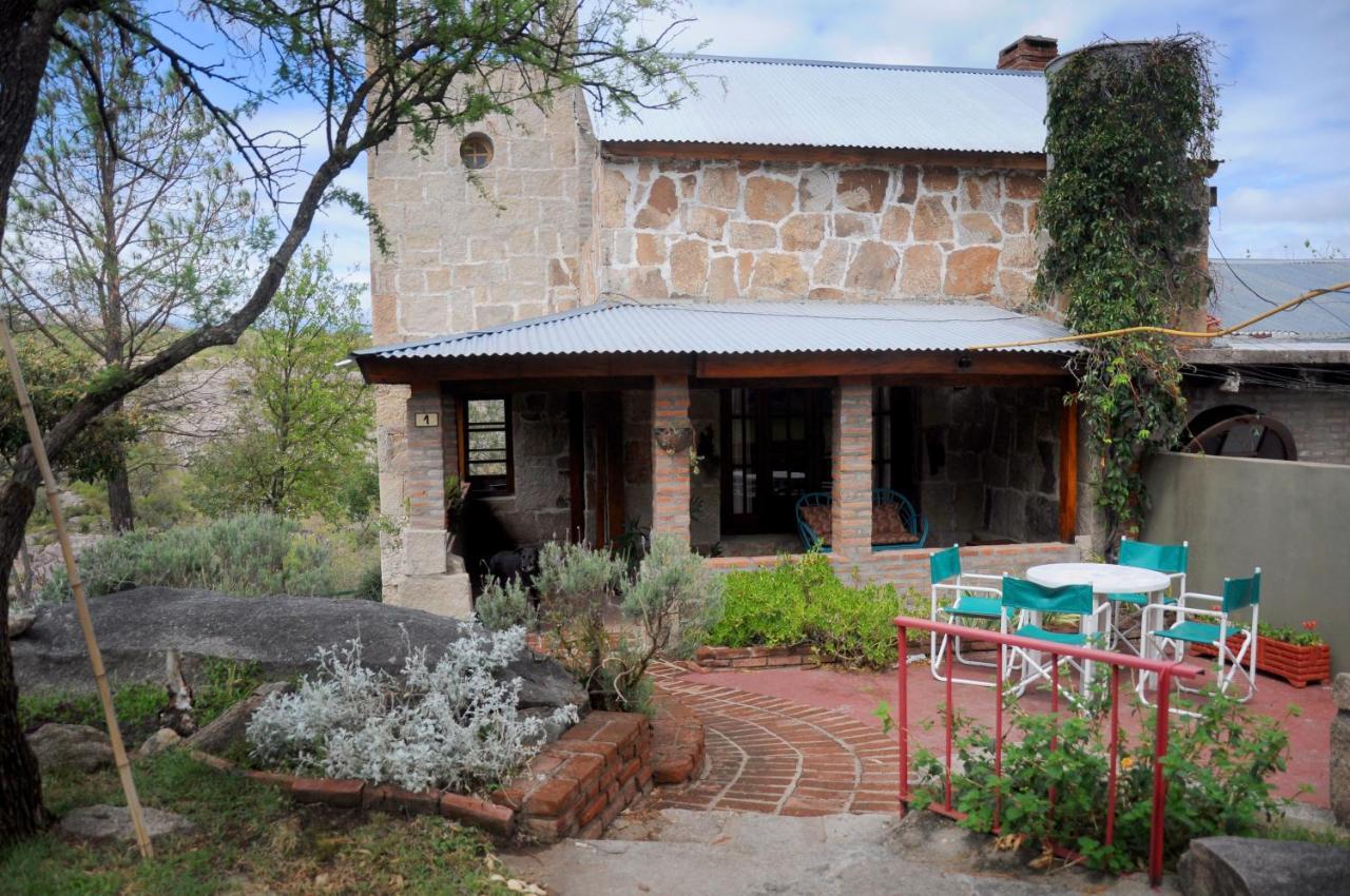 La Toma Complejo De Montana - Cabanas Y Habitaciones En Hosteria Mina Clavero Bagian luar foto