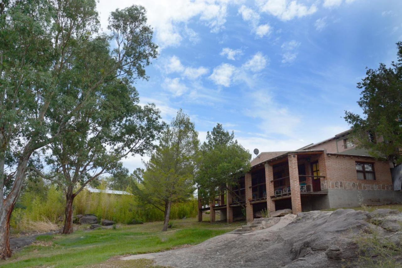 La Toma Complejo De Montana - Cabanas Y Habitaciones En Hosteria Mina Clavero Bagian luar foto