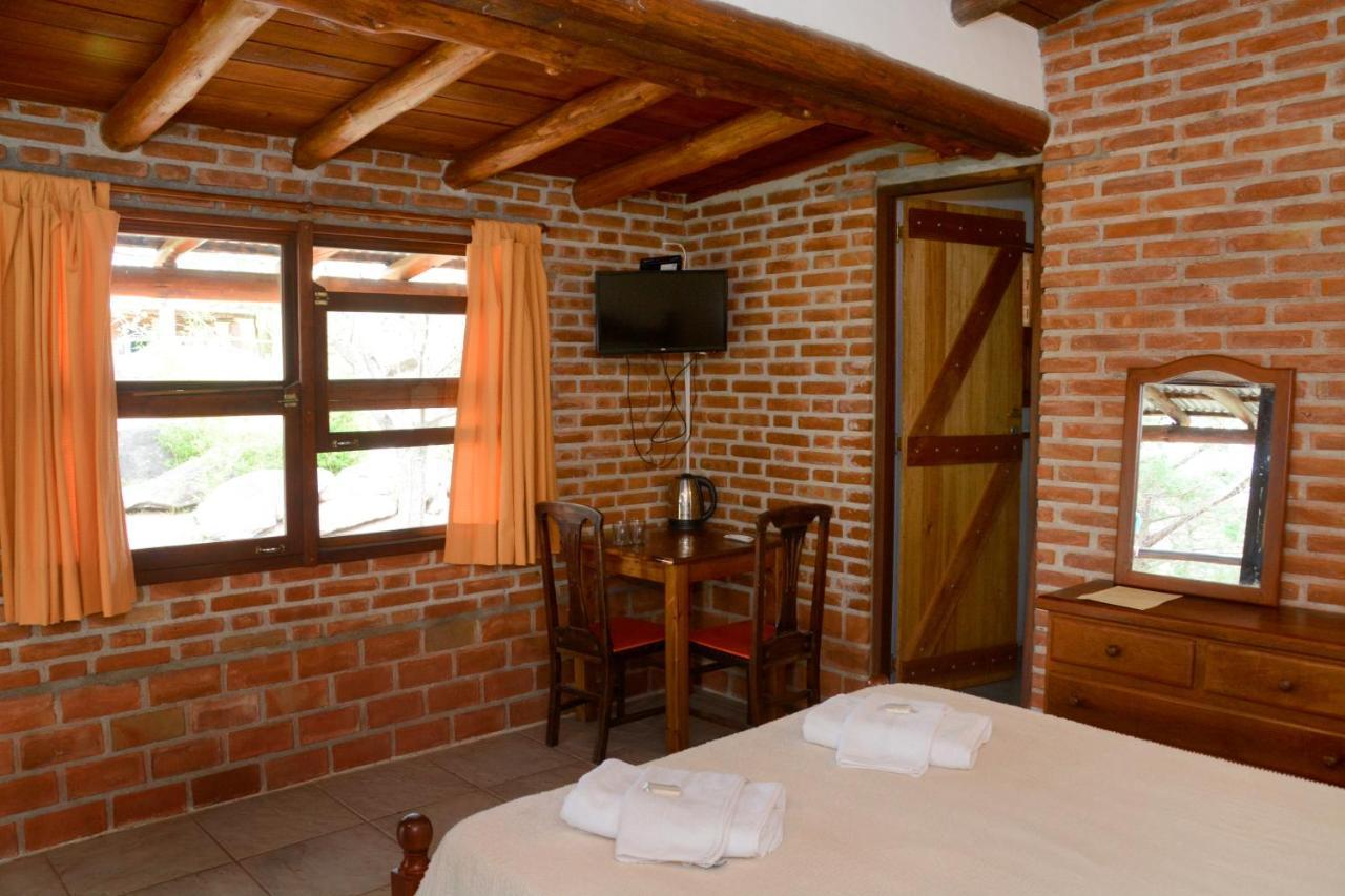 La Toma Complejo De Montana - Cabanas Y Habitaciones En Hosteria Mina Clavero Bagian luar foto