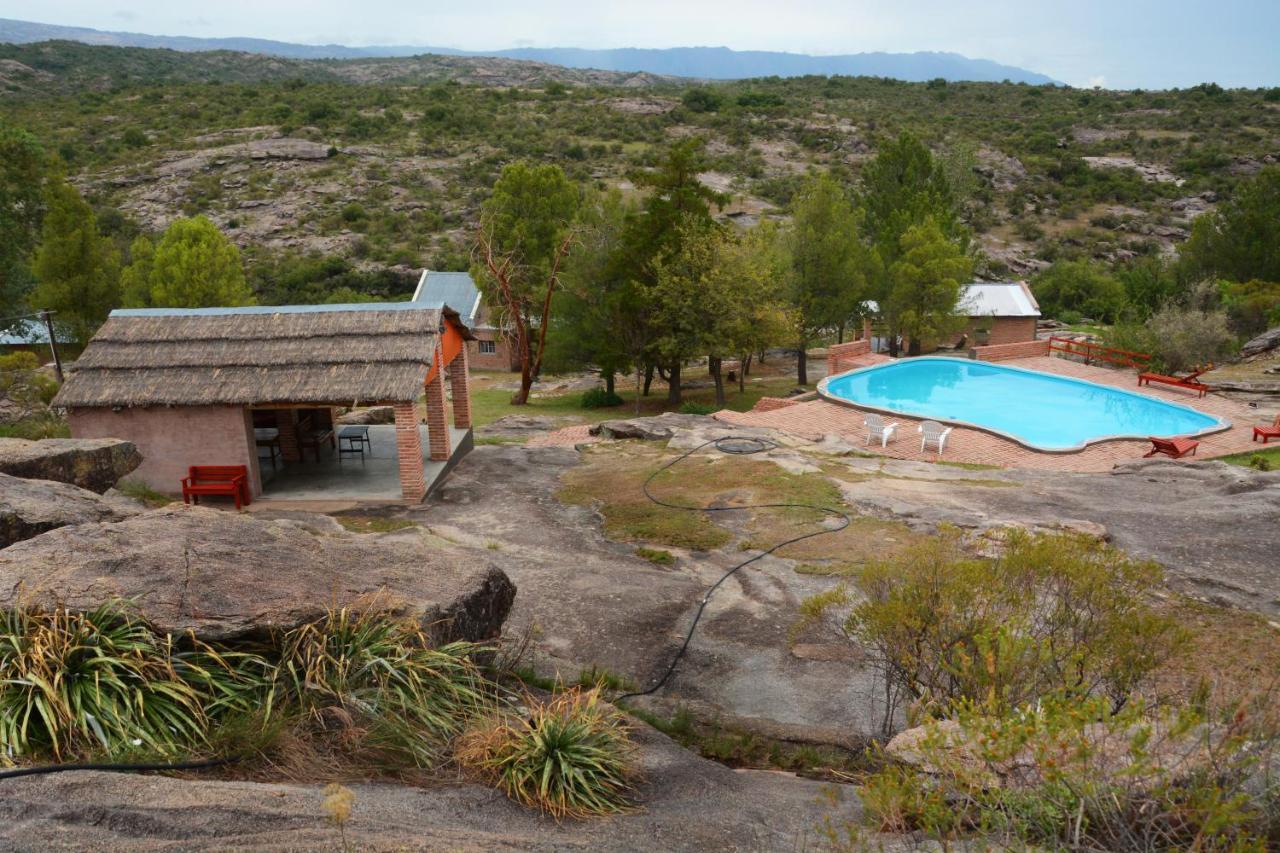 La Toma Complejo De Montana - Cabanas Y Habitaciones En Hosteria Mina Clavero Bagian luar foto