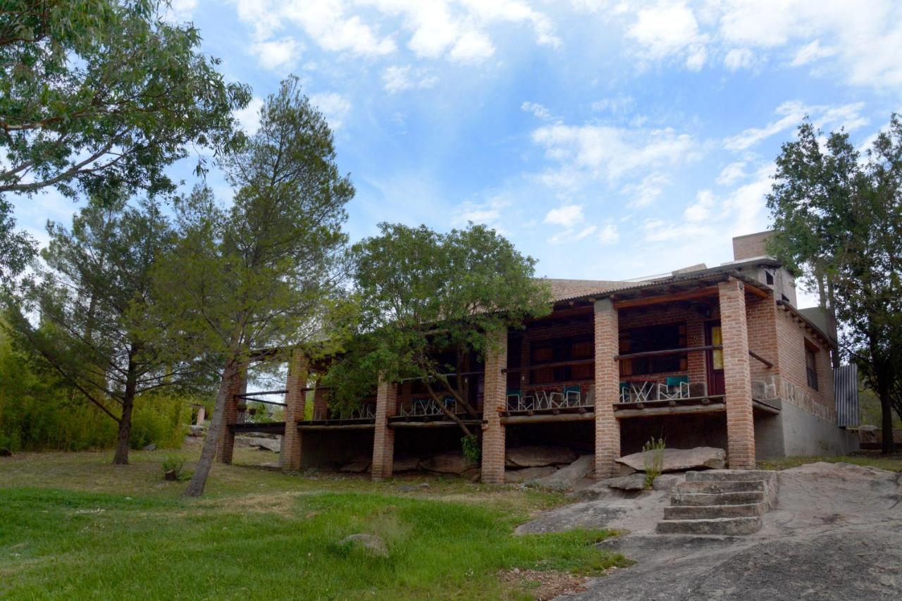La Toma Complejo De Montana - Cabanas Y Habitaciones En Hosteria Mina Clavero Bagian luar foto