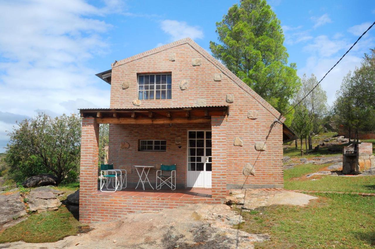 La Toma Complejo De Montana - Cabanas Y Habitaciones En Hosteria Mina Clavero Bagian luar foto